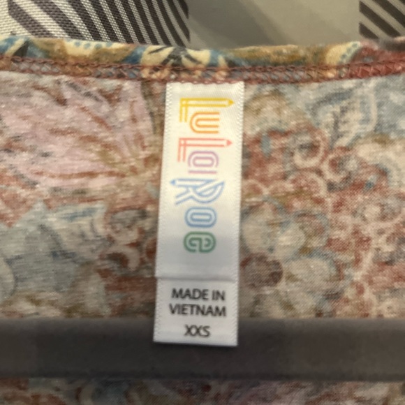 LuLaRoe Classic Top - Picture 3 of 4